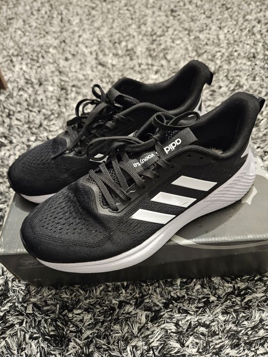 Продам б/у кроссовки