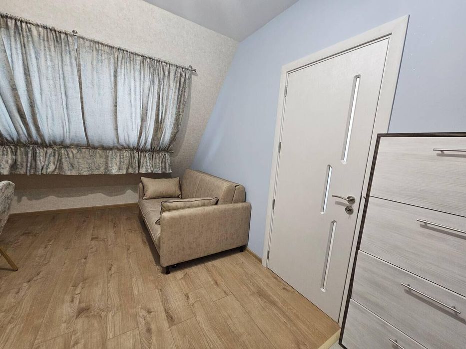 Дава се под наем Тристаен апартамент в Бургас, Възраждане - 77 кв.м за 663 € - Снимка #4