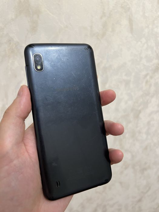 Продам Samsung A10.