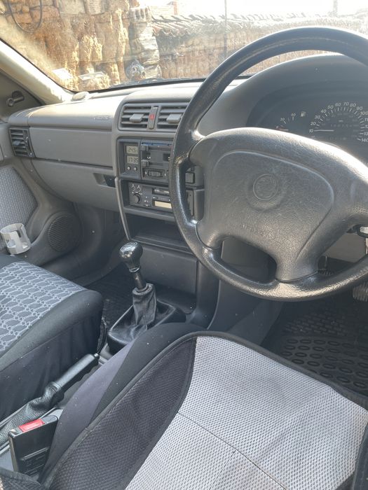 Oпел вектра/vauxhall cavalier десен волан 1.8 /1995 много добро състояние
