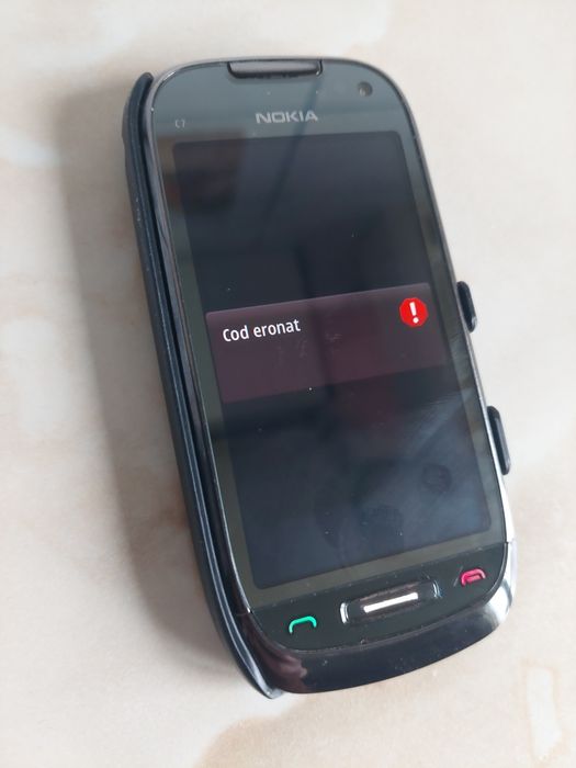 Vând Nokia C7 impecabil (cu cod de siguranță) + husă //poze reale