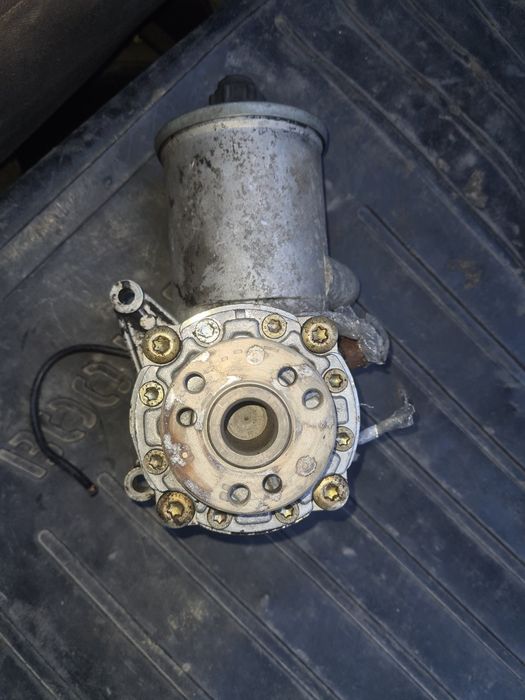 ГУР от Мерседес Бенс для 111 мотора