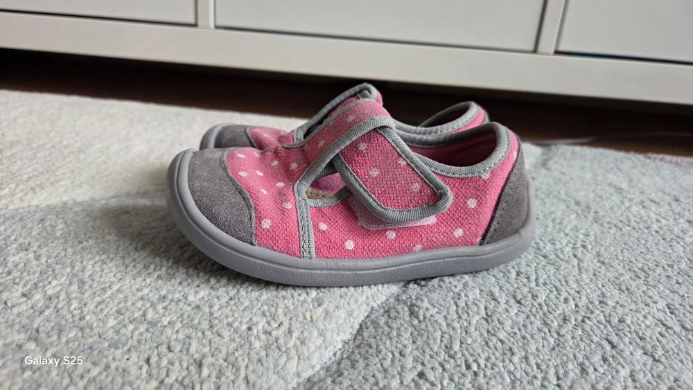 Боси пантофи за момиче