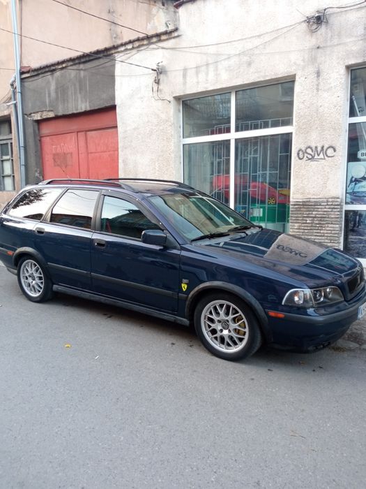 Продавам Волво в 40