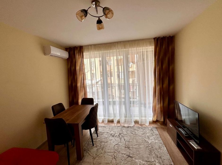 Дава се под наем Двустаен апартамент в Пловдив, Младежки Хълм - 68 кв.м за 600 € - Снимка #2