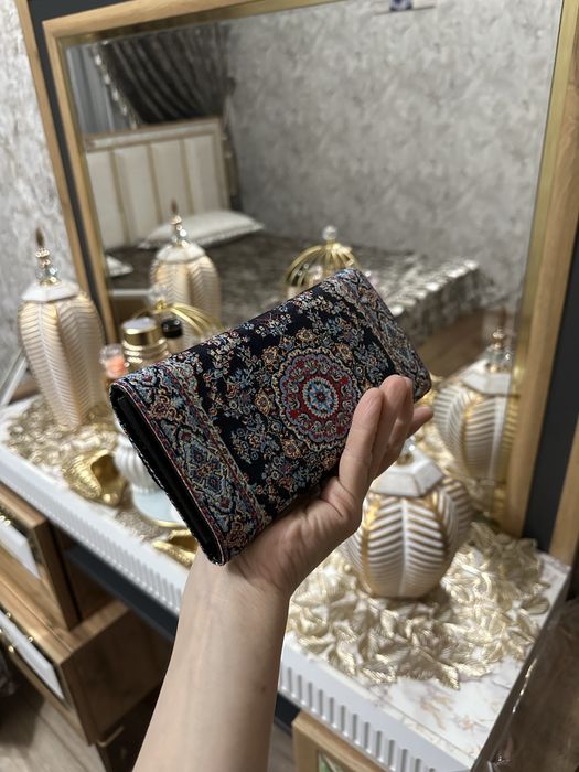 Кошелен новый очень красивый