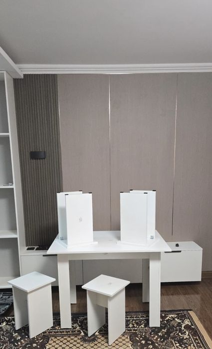 Стол со стулями