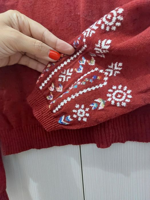 Bluza cu motive traditionale