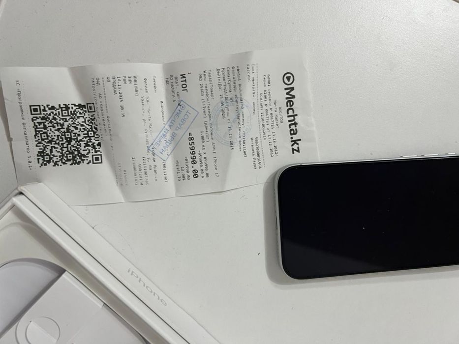 Продам iPhone 17pro silver 256gb