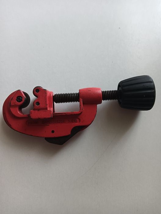 Vând tăietor țeavă cupru