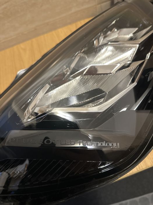 Far dreapta peugeot 208- 2008 , 2018-2021 de europa