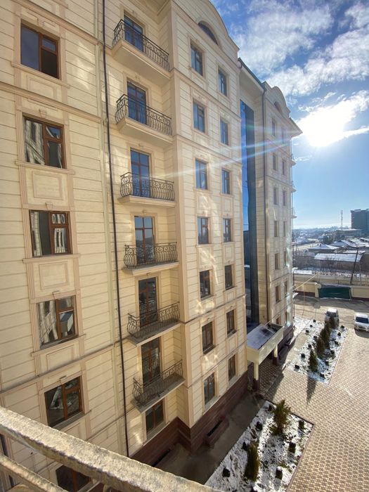 Срочно!!! Нурафшон шахрида хонадон сотилади, вариантни хам куринг