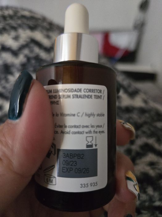 Avene Eau Thermale Vitamin Activ Cg Озаряващ коригиращ серум за лице