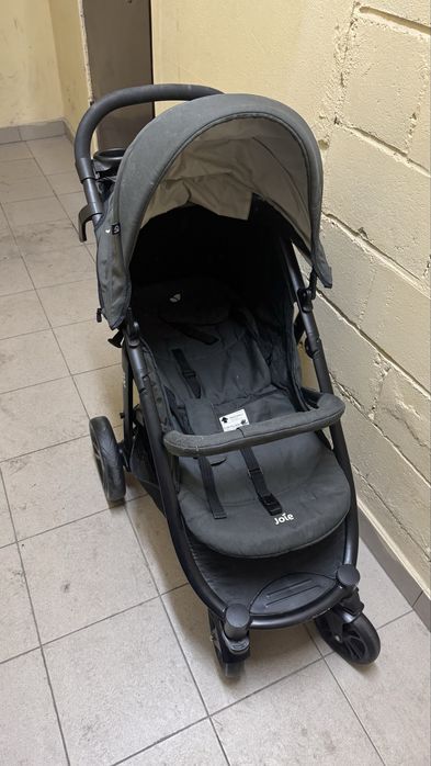 Продам коляску joie