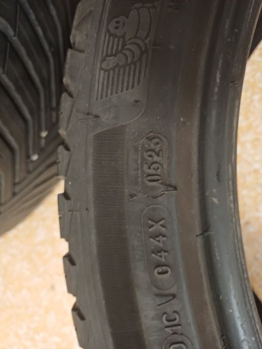Vând anvelope 245/40/19