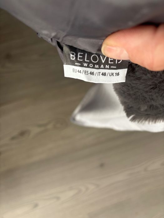 Стилно дамско палто от еко косъм с качулка – много топло и запазено