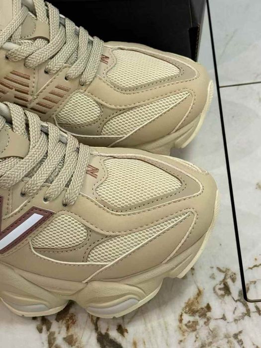 Нови дамски маратонки New Balance 9060 в бежово