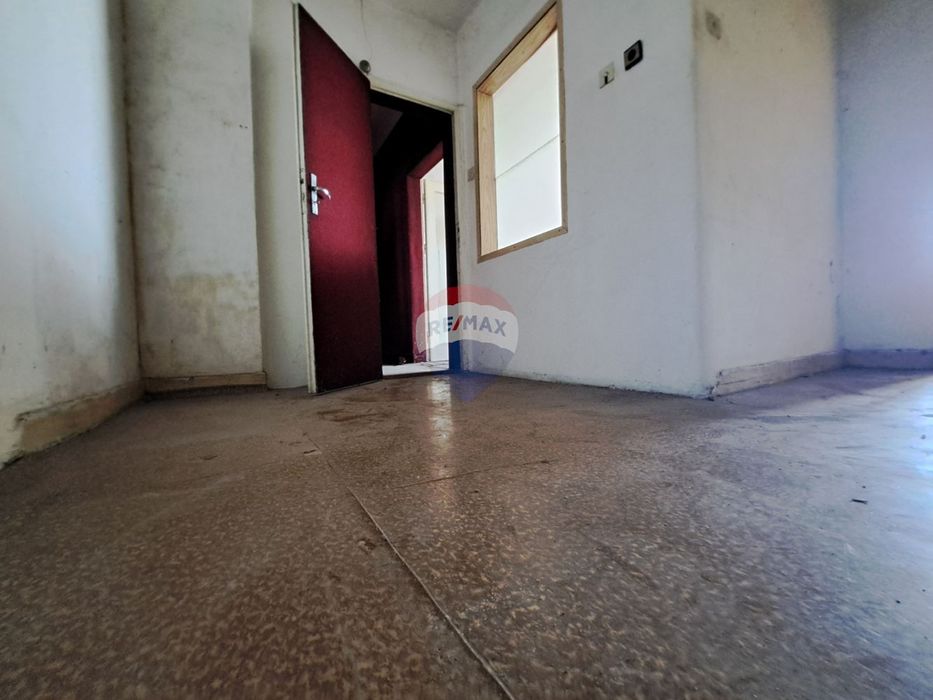 Продава се Тристаен апартамент в Варна, Лятно кино Тракия - 92 кв.м за 2011 €/кв.м - Снимка #4