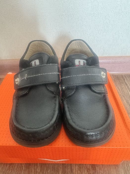 Продам туфли на мальчика