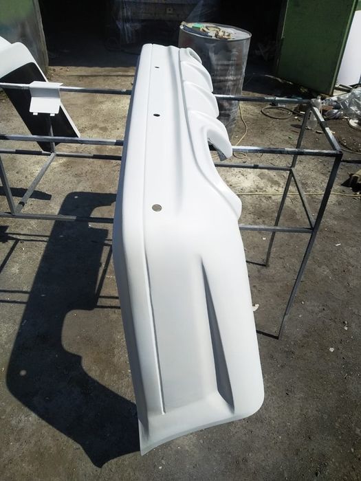 Продам бампер на мерседес c 202