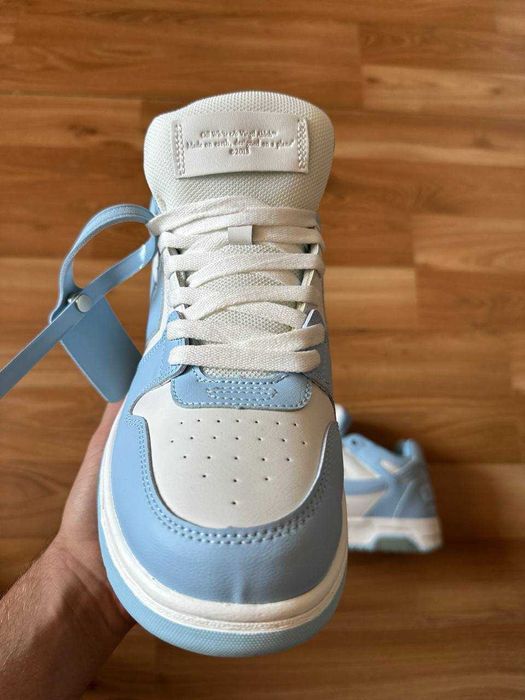 Sneakers OffWhite cu eticheta (nu Nike, Gucci, Adidas, Balenciaga)