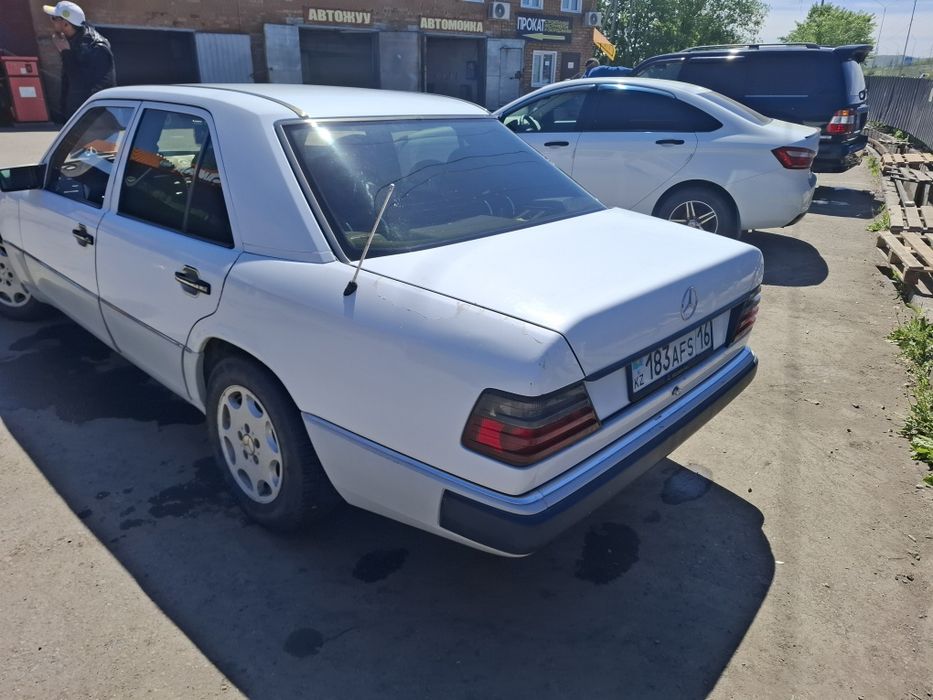 Продам мерседес w124. 111 дв. 2 литра