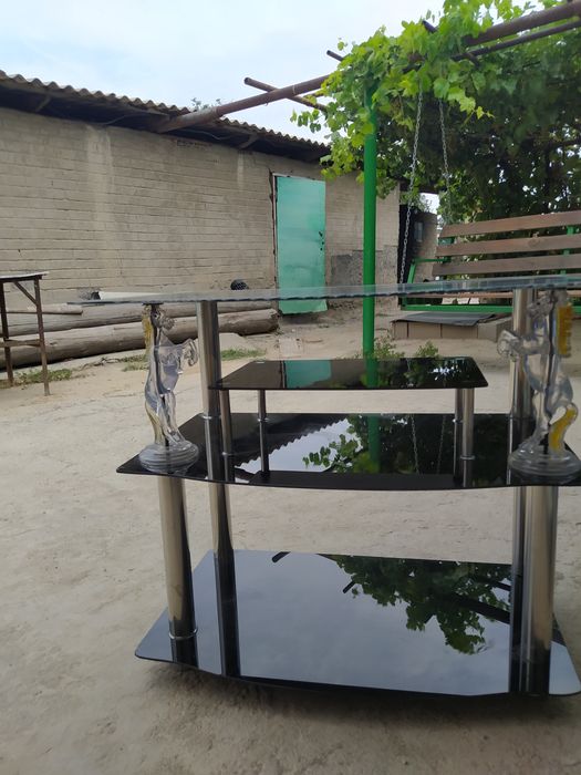 Столик под телевизор