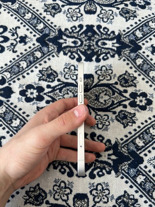 iPhone 13 128GB White в идеальном состоянии