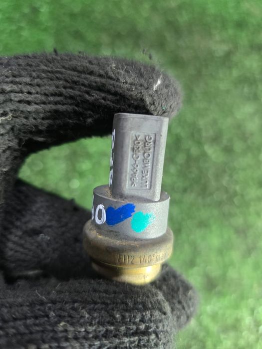 Датчик температуры  Пассат Б6 Б7 ауди а4  а6 Passat b6