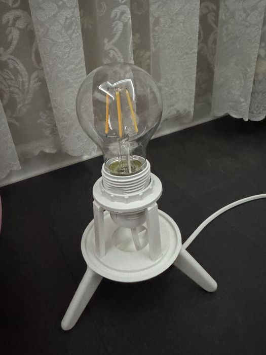 Луксозна дизайнерска лампа – изящна форма и мека светлина