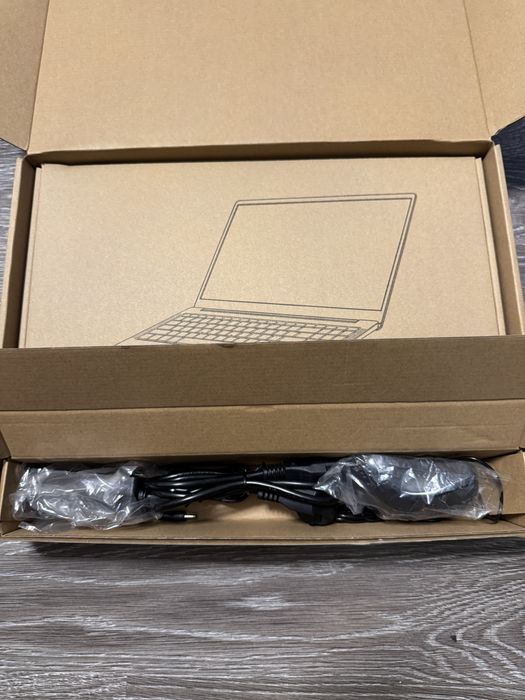 Чисто нов лаптоп с тъчскрийн дисплей – модерен, тънък и бърз!