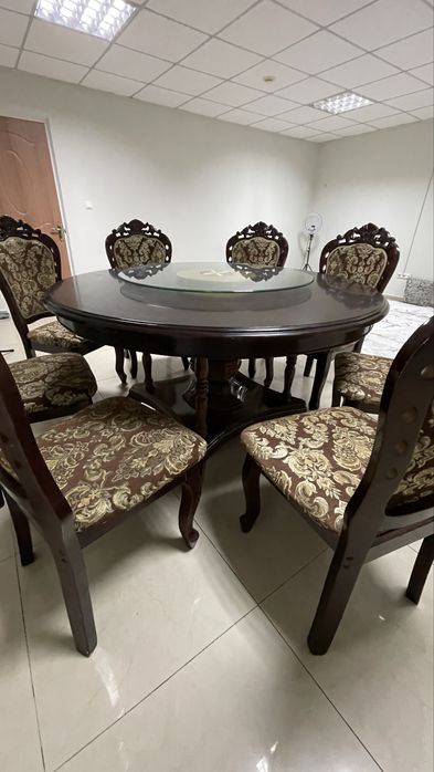 Продается круглый стол