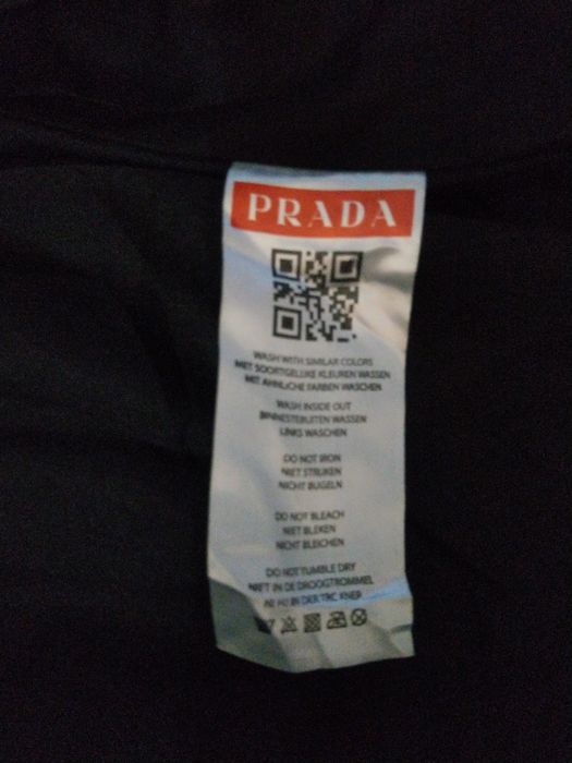 Оригинално яке  Prada М  размер.