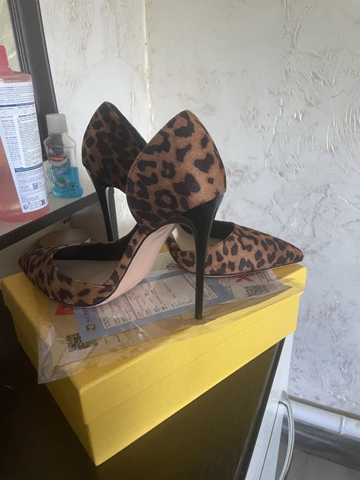 Продам туфли новые