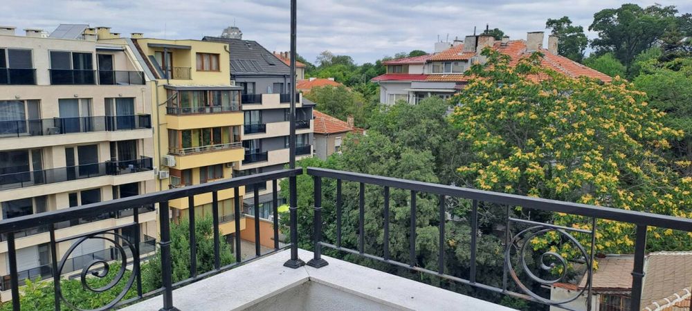 Двустаен апартамент под наем на самия вход на Морската градина.