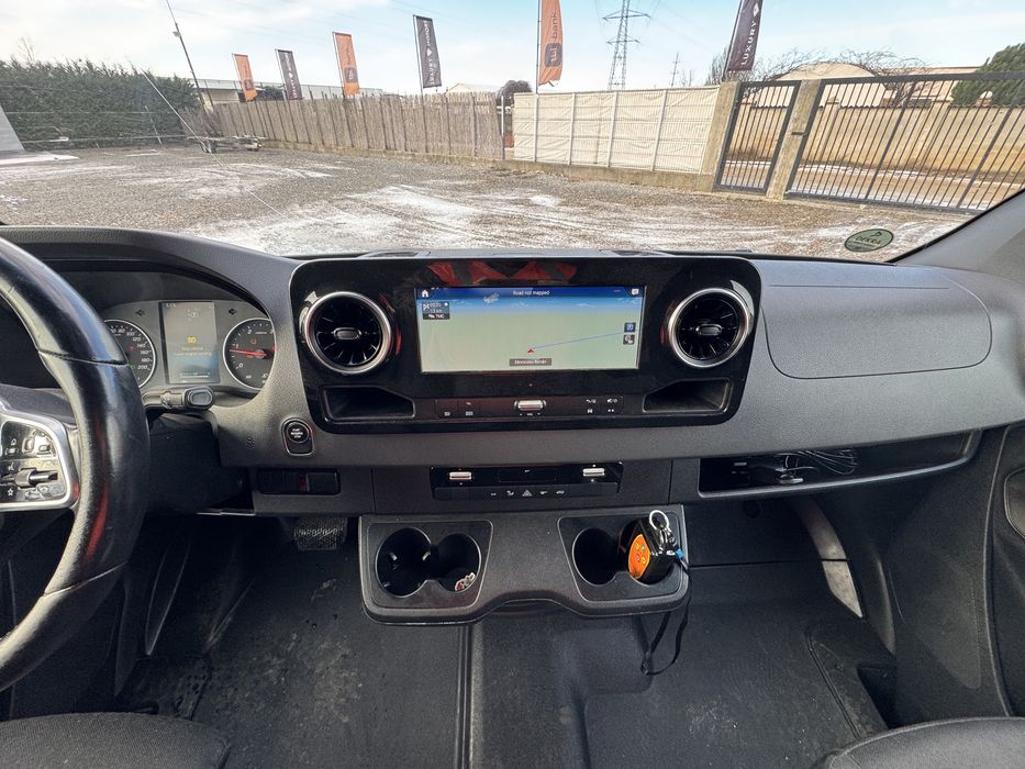 Mercedes Sprinter platforma trailer slep