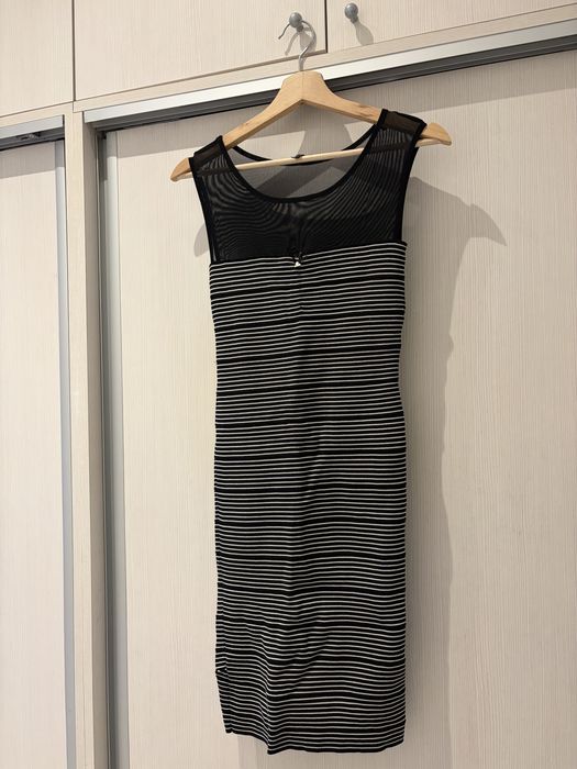 Rochie Guess XS, neagră cu dungi albe