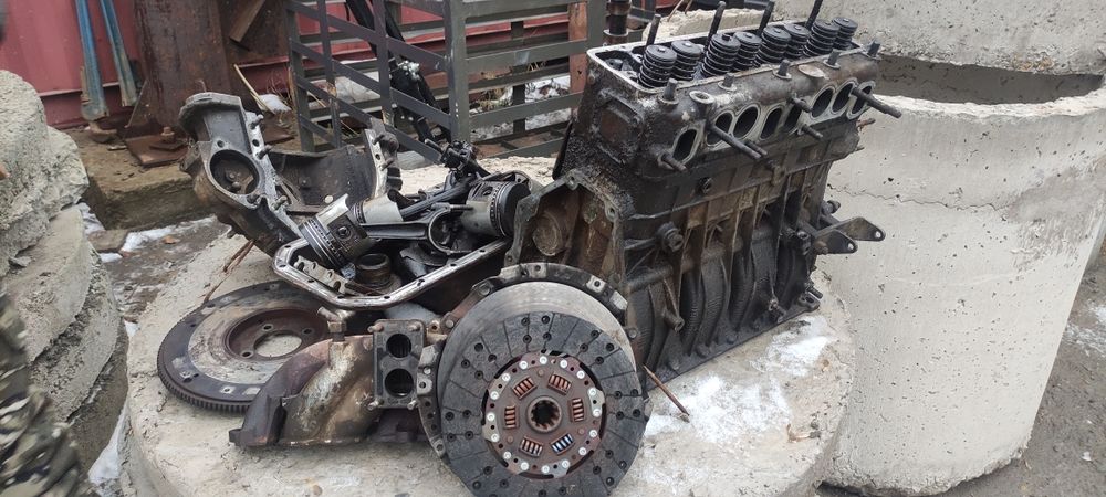 Двигатель 402 в разобранном состоянии