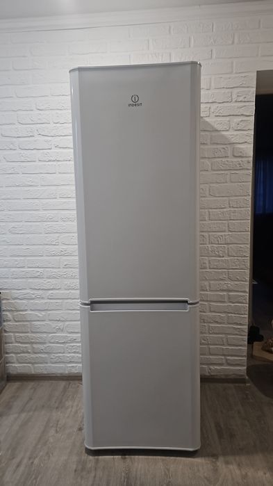 Холодильник Indesit 185х60х60см