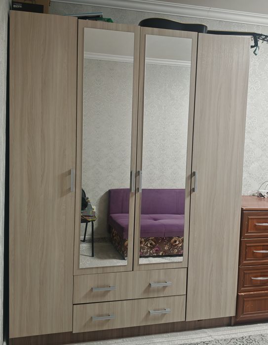 Продаётся большой белый шкаф