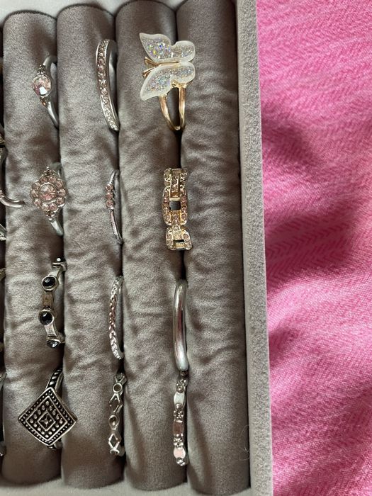 Лот пръстени в сребристо и златисто