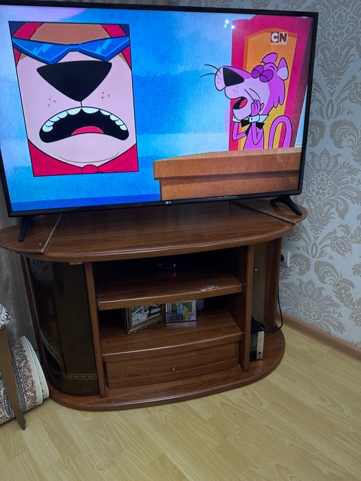 Продам тумбу под телевизор