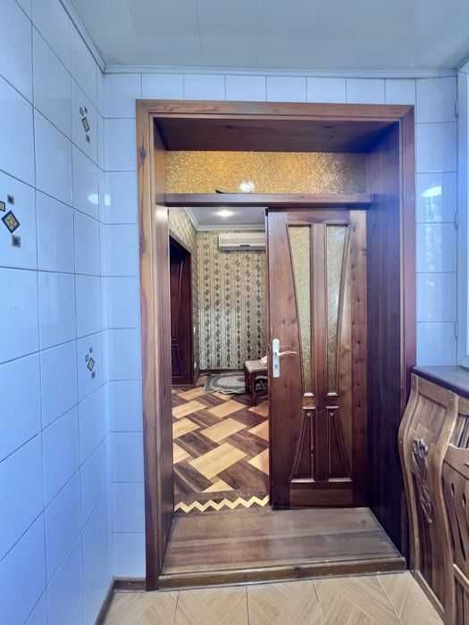 у.Шота Руставели  3/2/5  74м²