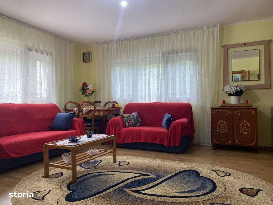 Oaza de liniste si verdeata! Vanzare casa cu 5 camere in Pucioasa