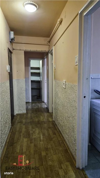 Apartament 2 camere, etaj 1, pe Bld. 1848 , decomandat, cu lift.