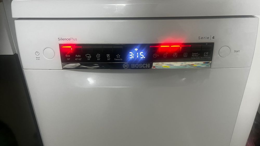Bosch Masina spalat vase, CLASA C; 10 seturi, 6 programe, HomeConnect, SilencePlus, 45 cm; SPS4EMW24E