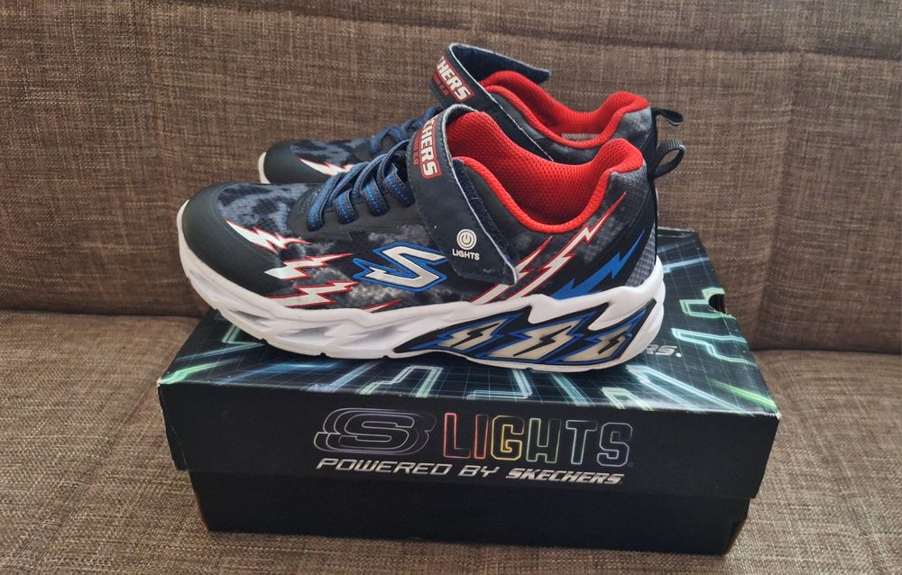 Skechers светещи маратонки за момче 34 номер, Скечърс