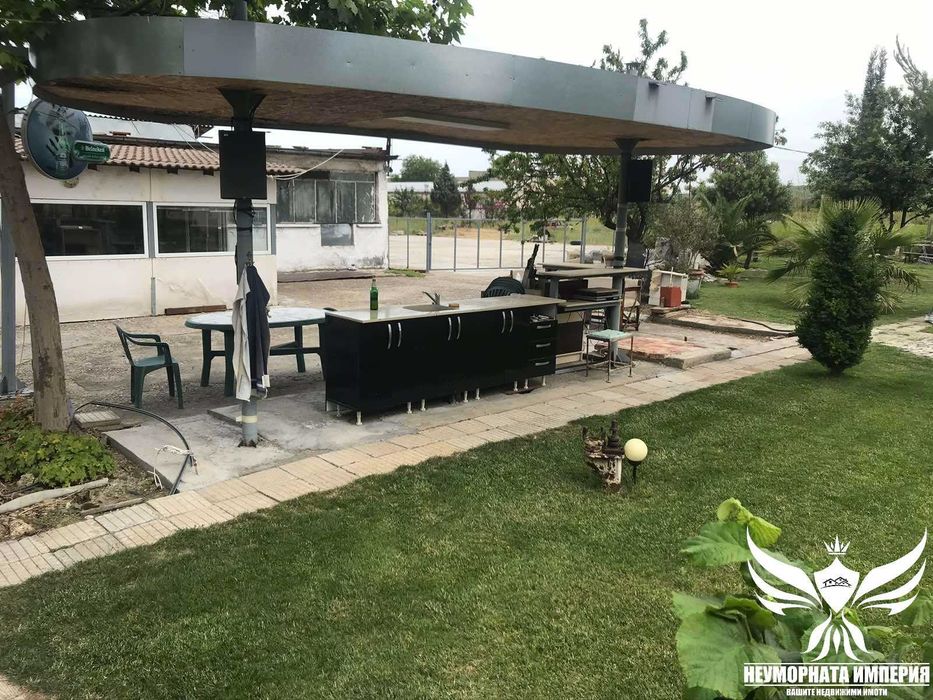 Продавам складова база, къща с постройки и парцел 7700кв в Асеновград