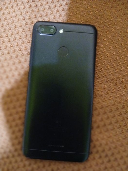 Два телефона 10 г модели здрави вателите държат работят