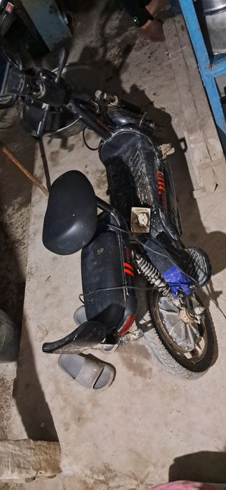 Электроскутер  сотилади